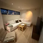 Sentralt Nytt Hus, Naerme Sjo Og Badeland Feriehus