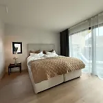 Feriehus Sentralt Nytt Hus, Naerme Sjo Og Badeland Lyngdal
