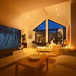 Sentralt Nytt Hus, Naerme Sjo Og Badeland Ferienhaus *