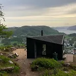 Sentralt Nytt Hus, Naerme Sjo Og Badeland Lyngdal