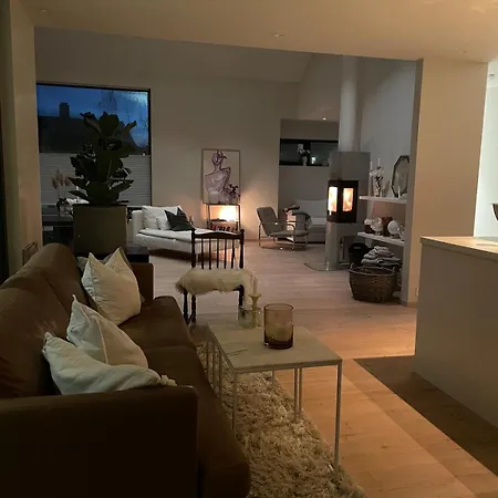 Sentralt Nytt Hus, Nærme Sjø Og Badeland Lyngdal