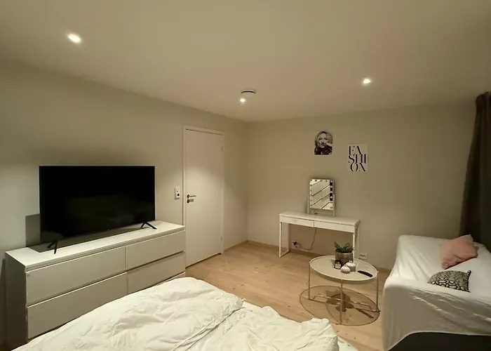 Sentralt Nytt Hus, Naerme Sjo Og Badeland *