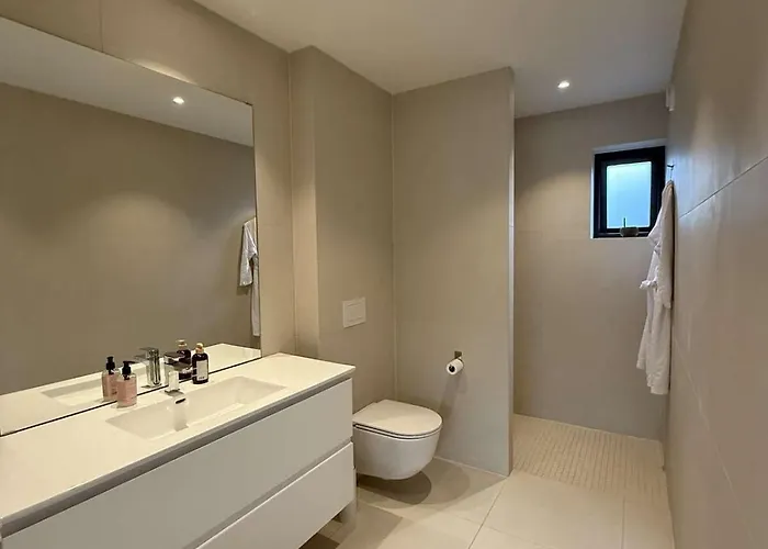 Sentralt Nytt Hus, Naerme Sjo Og Badeland بيت للعطل لينغدال