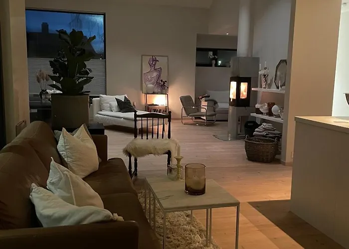 Sentralt Nytt Hus, Naerme Sjo Og Badeland لينغدال