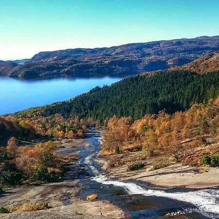 Sentralt Nytt Hus, Naerme Sjo Og Badeland * Lyngdal
